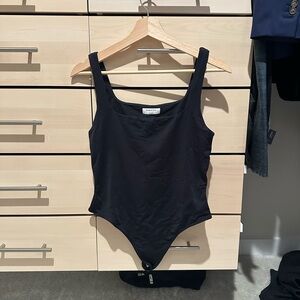 Aritzia | Contour Squareneck Black Bodysuit